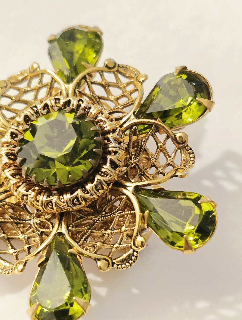 Vintage rhinestone green pear drop filigree flower 50s 60s sweater brooch Pin
